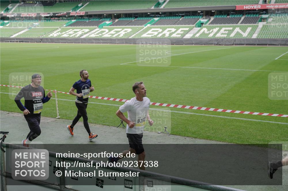 05.10.2025 - 20. swb-Marathon Bremen Michael Burmester http://msf.ph/oto/9237338 05.10.2025 10:33:02 Laufen im Stadion 7077, 7165, 9176, 9187, 9195, 9197, 9238, 9258, 9260, 9268, 9284, 9295, 9313, 9318, 9367, 9392, 9402, 9407, 9436, 9456, 9461, 9464, 9475, 9492, 9494, 9514, 9517, 9539, 9548, 9570, 9574, 9577, 9650, 9654, 9703, 9754, 9830, 9835, 9856, 9868, 9900, 9918, 9933, 9939, 9950, 9957, 9985, 10007, 10008, 10034, 10042, 10046, 10097, 10174, 10232, 10233, 10234, 10253, 10308, 10309, 10323, 10326, 10349, 10385, 10387, 10388, 10394, 10402, 10416, 10436, 10475, 10487, 10533 meine-sportfotos.de