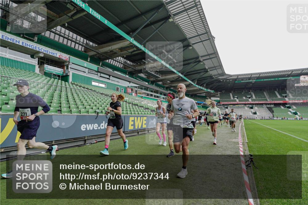 05.10.2025 - 20. swb-Marathon Bremen Michael Burmester http://msf.ph/oto/9237344 05.10.2025 13:00:24 Laufen im Stadion 47, 52, 271, 283, 491, 498, 575, 627, 694, 860, 954, 978, 1017, 1116, 1182, 1471, 1525, 1548, 1606, 1806, 2007, 2504, 2518, 2609, 2745, 2782, 2822, 2866, 2915, 3040, 3104, 3160, 3169, 3177, 3230, 3237, 3293, 3549, 3592, 3605, 3783, 4034, 4035, 4046, 4181, 4202, 4220, 4502, 4592, 4661, 4824, 4879, 5272, 5610, 5627, 5663, 5836, 5841, 6027, 6057, 6126, 6208, 6389, 6439, 6440, 6523, 6536, 6636, 6674, 6704, 6762, 6881, 7295, 7307, 7537, 7598, 7679, 8258, 8699 meine-sportfotos.de