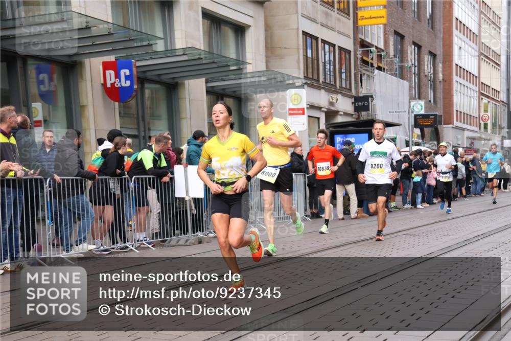 05.10.2025 - 20. swb-Marathon Bremen Strokosch-Dieckow http://msf.ph/oto/9237345 05.10.2025 10:45:25 Ziel 28, 8000, 9200, 9222, 9250, 9285, 9709, 9960, 10053, 10350, 10639, 10682, 10773, 10792, 10823, 11617, 11678, 11745, 28, 8000, 9200, 9222, 9250, 9285, 9709, 9960, 10053, 10350, 10639, 10682, 10773, 10792, 10823, 11617, 11678, 11745 meine-sportfotos.de