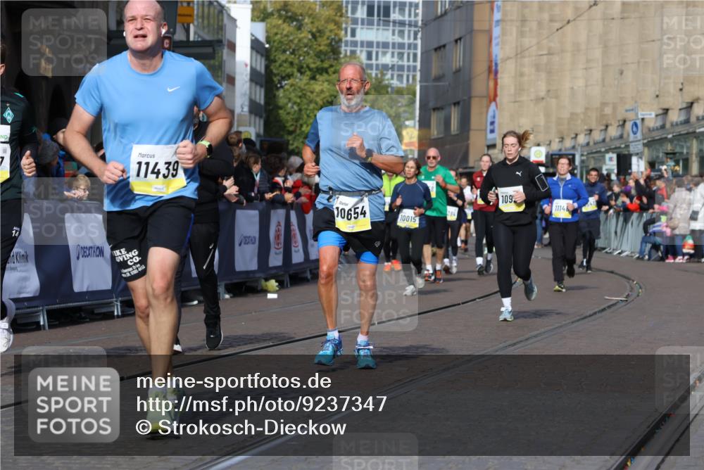 05.10.2025 - 20. swb-Marathon Bremen Strokosch-Dieckow http://msf.ph/oto/9237347 05.10.2025 10:55:53 Ziel 7147, 9521, 9871, 10610, 10654, 10758, 10921, 11052, 11439 meine-sportfotos.de