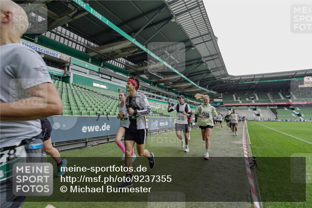 05.10.2025 - 20. swb-Marathon Bremen Michael Burmester http://msf.ph/oto/9237355 05.10.2025 13:00:25 Laufen im Stadion 47, 52, 271, 283, 491, 498, 575, 627, 694, 860, 954, 978, 1017, 1116, 1182, 1471, 1525, 1548, 1606, 1806, 1968, 2007, 2504, 2518, 2609, 2745, 2822, 2866, 2915, 3040, 3104, 3160, 3169, 3177, 3230, 3237, 3293, 3549, 3592, 3605, 3783, 4034, 4035, 4046, 4181, 4202, 4220, 4502, 4592, 4661, 4788, 4824, 4879, 5272, 5610, 5627, 5663, 5836, 5841, 6027, 6057, 6126, 6208, 6389, 6440, 6523, 6536, 6636, 6674, 6704, 6762, 6881, 7295, 7307, 7537, 7598, 7679, 8258, 8699 meine-sportfotos.de