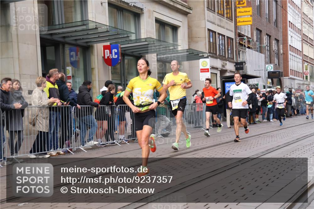 05.10.2025 - 20. swb-Marathon Bremen Strokosch-Dieckow http://msf.ph/oto/9237357 05.10.2025 10:45:25 Ziel 28, 8000, 9200, 9222, 9250, 9285, 9709, 9960, 10053, 10350, 10639, 10682, 10773, 10792, 10823, 11617, 11678, 11745, 28, 8000, 9200, 9222, 9250, 9285, 9709, 9960, 10053, 10350, 10639, 10682, 10773, 10792, 10823, 11617, 11678, 11745 meine-sportfotos.de