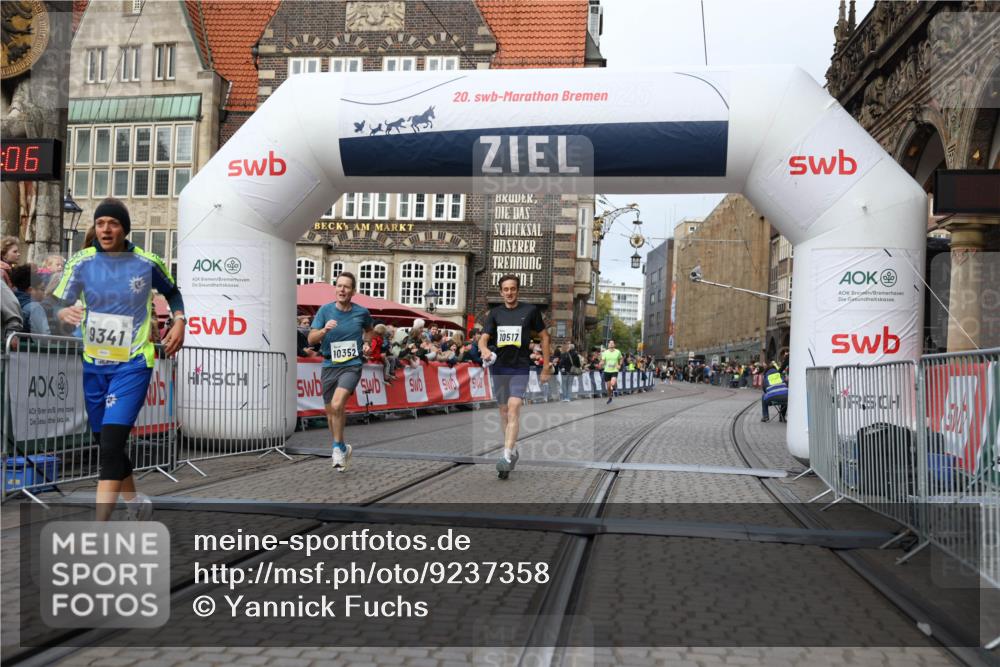 05.10.2025 - 20. swb-Marathon Bremen Yannick Fuchs http://msf.ph/oto/9237358 05.10.2025 10:38:55 Ziel 9341, 10352, 10409, 10517, 10862, 11132 meine-sportfotos.de