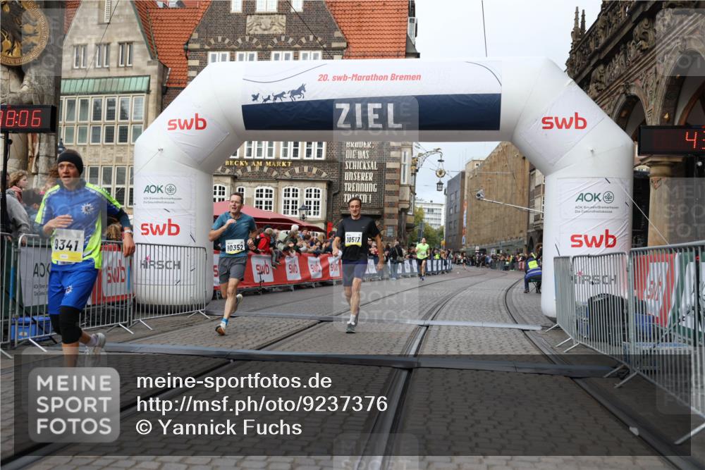 05.10.2025 - 20. swb-Marathon Bremen Yannick Fuchs http://msf.ph/oto/9237376 05.10.2025 10:38:56 Ziel 9341, 10352, 10409, 10517, 10862, 10967, 11132 meine-sportfotos.de