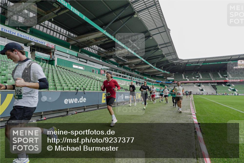 05.10.2025 - 20. swb-Marathon Bremen Michael Burmester http://msf.ph/oto/9237377 05.10.2025 13:00:27 Laufen im Stadion 47, 52, 271, 283, 491, 498, 575, 627, 694, 860, 954, 978, 1017, 1116, 1182, 1471, 1525, 1548, 1606, 1806, 1968, 2007, 2504, 2518, 2609, 2745, 2822, 2915, 3040, 3104, 3160, 3169, 3177, 3230, 3237, 3293, 3549, 3605, 3783, 4034, 4035, 4046, 4181, 4202, 4220, 4502, 4592, 4661, 4788, 4824, 4879, 5183, 5272, 5329, 5610, 5627, 5663, 5836, 5841, 6027, 6057, 6126, 6208, 6389, 6440, 6523, 6536, 6636, 6674, 6704, 6762, 6881, 7295, 7307, 7537, 7598, 7679, 8258, 8699 meine-sportfotos.de