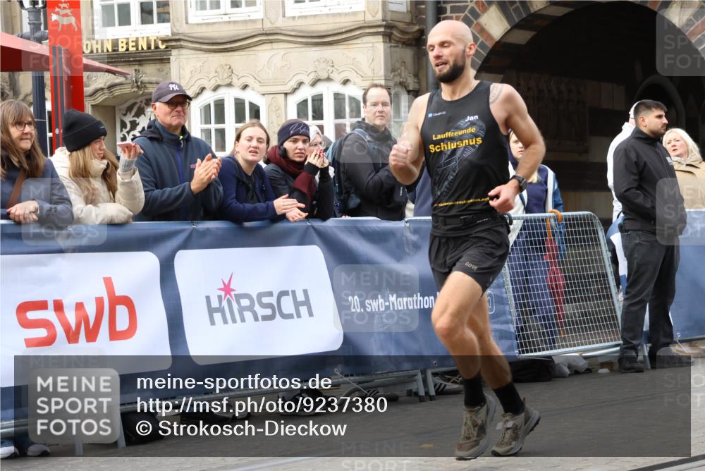 05.10.2025 - 20. swb-Marathon Bremen Strokosch-Dieckow http://msf.ph/oto/9237380 05.10.2025 12:40:14 Ziel 1714, 2138 meine-sportfotos.de