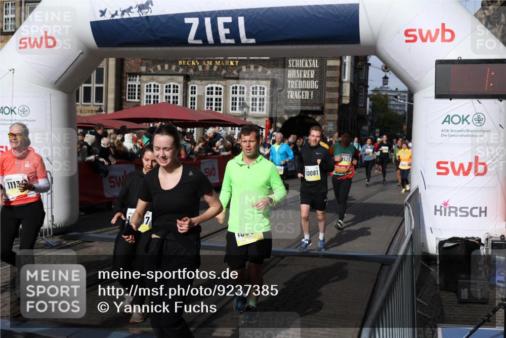 05.10.2025 - 20. swb-Marathon Bremen Yannick Fuchs http://msf.ph/oto/9237385 05.10.2025 11:06:11 Ziel 9355, 9786, 9931, 10081, 10095, 10100, 10101, 10587, 10597, 11134, 11425, 11468, 11525 meine-sportfotos.de
