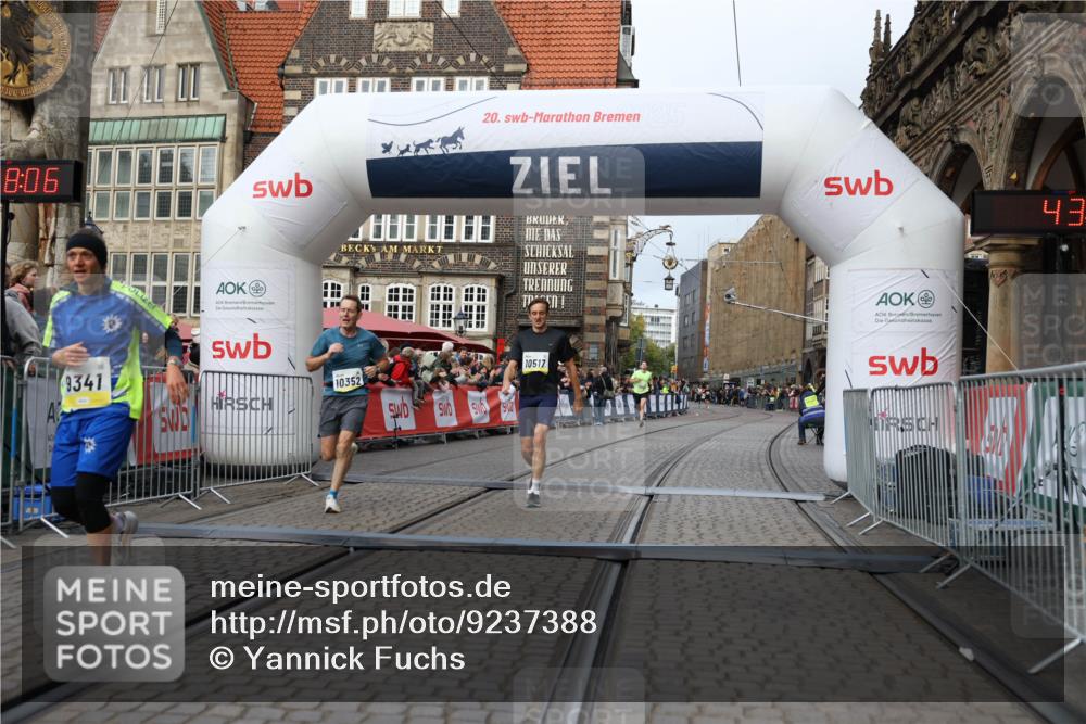 05.10.2025 - 20. swb-Marathon Bremen Yannick Fuchs http://msf.ph/oto/9237388 05.10.2025 10:38:56 Ziel 9341, 10352, 10409, 10517, 10862, 10967, 11132 meine-sportfotos.de