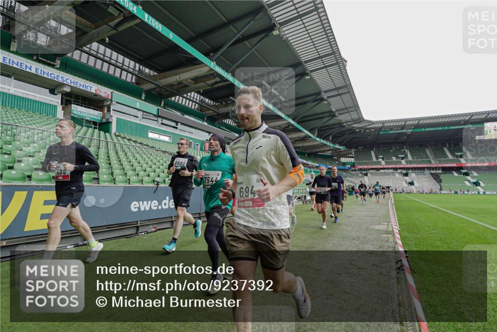 05.10.2025 - 20. swb-Marathon Bremen Michael Burmester http://msf.ph/oto/9237392 05.10.2025 13:00:29 Laufen im Stadion 47, 52, 271, 283, 491, 498, 575, 627, 694, 860, 954, 978, 1017, 1116, 1182, 1423, 1471, 1525, 1548, 1606, 1806, 1968, 2007, 2504, 2518, 2609, 2668, 2745, 2806, 2822, 2915, 3040, 3104, 3160, 3169, 3177, 3230, 3237, 3293, 3549, 3605, 3783, 4034, 4035, 4046, 4181, 4202, 4216, 4220, 4502, 4592, 4661, 4788, 4824, 4879, 5183, 5272, 5329, 5610, 5627, 5663, 5836, 5841, 6027, 6057, 6126, 6208, 6389, 6440, 6523, 6536, 6636, 6674, 6704, 6762, 6881, 7295, 7307, 7537, 7598, 7679, 8258 meine-sportfotos.de