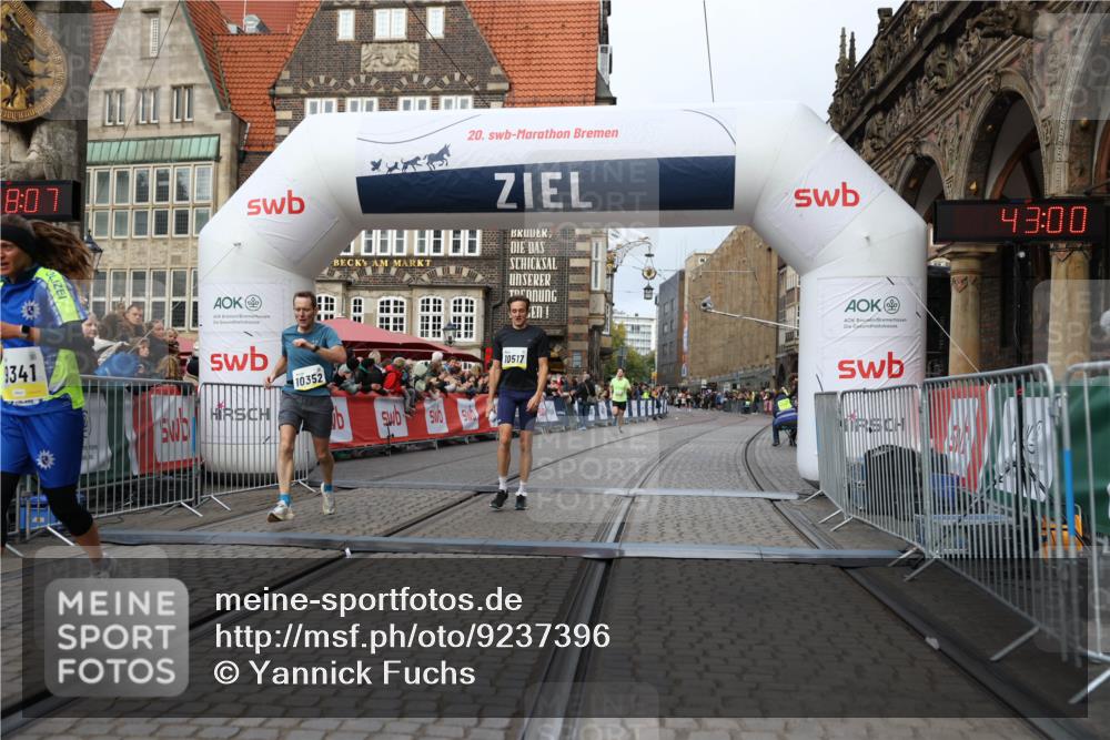 05.10.2025 - 20. swb-Marathon Bremen Yannick Fuchs http://msf.ph/oto/9237396 05.10.2025 10:38:56 Ziel 9341, 10352, 10409, 10517, 10862, 10967, 11132 meine-sportfotos.de