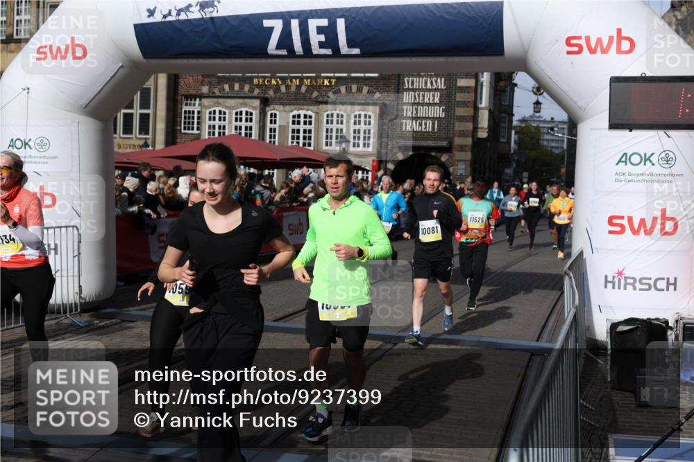 05.10.2025 - 20. swb-Marathon Bremen Yannick Fuchs http://msf.ph/oto/9237399 05.10.2025 11:06:11 Ziel 9355, 9786, 9931, 10081, 10095, 10100, 10101, 10587, 10597, 11134, 11425, 11468, 11525 meine-sportfotos.de