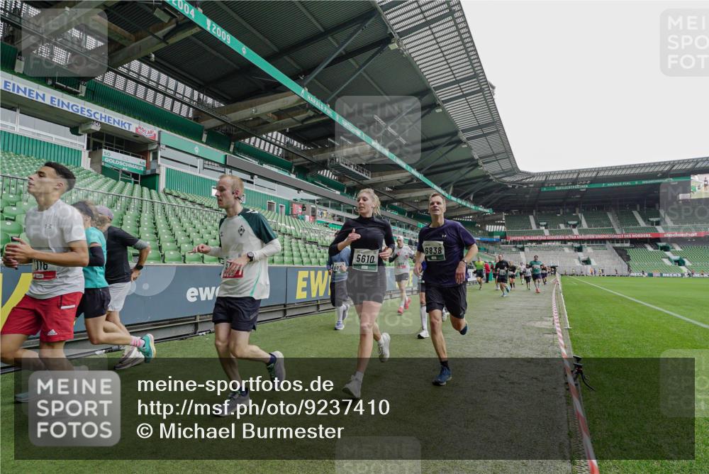 05.10.2025 - 20. swb-Marathon Bremen Michael Burmester http://msf.ph/oto/9237410 05.10.2025 13:00:31 Laufen im Stadion 47, 52, 72, 271, 283, 491, 498, 575, 627, 694, 860, 954, 1017, 1116, 1182, 1423, 1471, 1525, 1606, 1806, 1968, 2007, 2504, 2518, 2609, 2668, 2745, 2806, 2822, 2915, 3040, 3104, 3160, 3169, 3177, 3230, 3237, 3293, 3549, 3605, 3783, 3979, 4034, 4035, 4046, 4181, 4202, 4216, 4220, 4502, 4592, 4661, 4788, 4824, 4879, 5183, 5272, 5329, 5610, 5627, 5663, 5836, 5841, 6027, 6057, 6126, 6208, 6389, 6440, 6523, 6536, 6636, 6674, 6704, 6762, 6881, 7295, 7307, 7537, 7598, 7679 meine-sportfotos.de