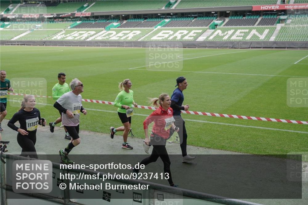 05.10.2025 - 20. swb-Marathon Bremen Michael Burmester http://msf.ph/oto/9237413 05.10.2025 10:33:06 Laufen im Stadion 7077, 7165, 9187, 9195, 9197, 9238, 9258, 9260, 9268, 9295, 9318, 9359, 9367, 9392, 9402, 9407, 9456, 9461, 9464, 9475, 9492, 9494, 9514, 9539, 9548, 9570, 9574, 9577, 9650, 9654, 9703, 9717, 9754, 9835, 9856, 9900, 9918, 9933, 9939, 9950, 10007, 10008, 10034, 10042, 10046, 10097, 10174, 10232, 10233, 10234, 10253, 10256, 10308, 10309, 10323, 10326, 10349, 10385, 10387, 10388, 10394, 10402, 10416, 10436, 10475, 10484, 10487, 10533, 10915 meine-sportfotos.de