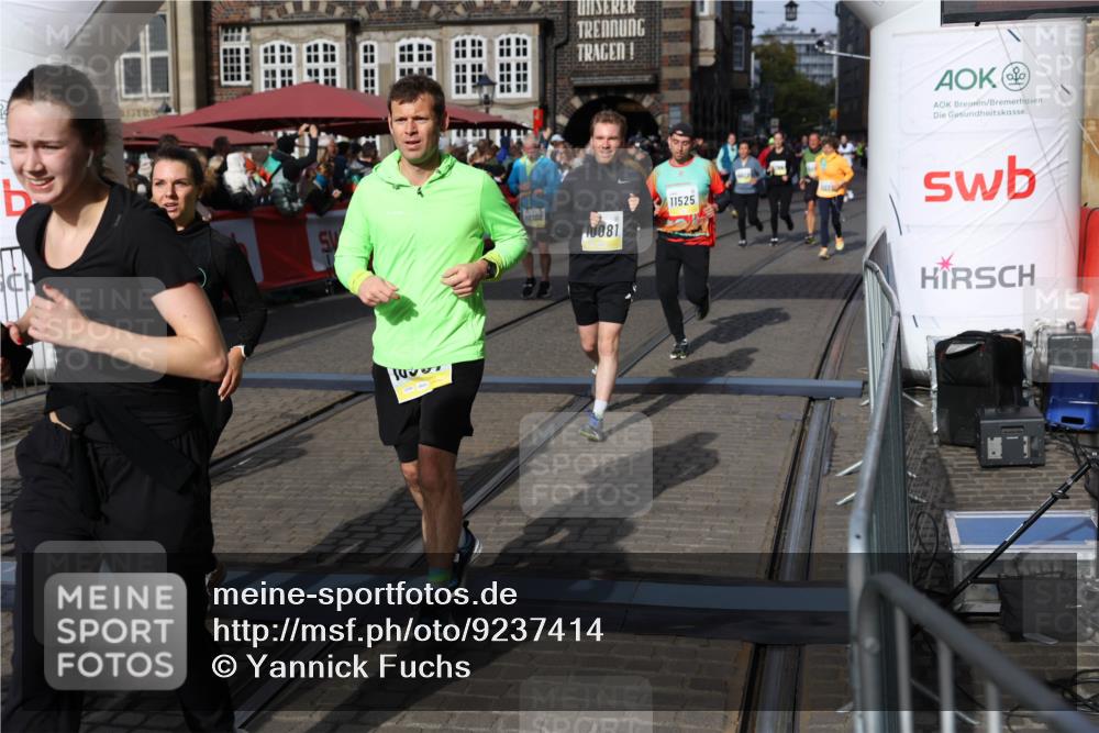 05.10.2025 - 20. swb-Marathon Bremen Yannick Fuchs http://msf.ph/oto/9237414 05.10.2025 11:06:11 Ziel 9355, 9786, 9931, 10081, 10095, 10100, 10101, 10587, 10597, 11134, 11425, 11468, 11525 meine-sportfotos.de
