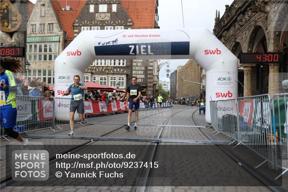 05.10.2025 - 20. swb-Marathon Bremen Yannick Fuchs http://msf.ph/oto/9237415 05.10.2025 10:38:56 Ziel 9341, 10352, 10409, 10517, 10862, 10967, 11132 meine-sportfotos.de