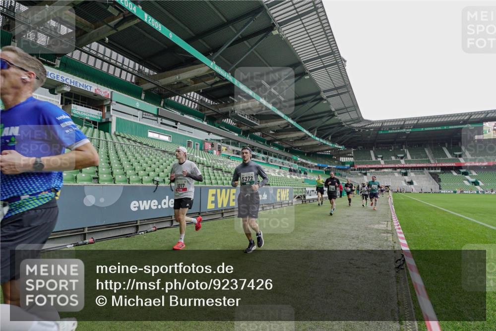 05.10.2025 - 20. swb-Marathon Bremen Michael Burmester http://msf.ph/oto/9237426 05.10.2025 13:00:32 Laufen im Stadion 47, 52, 72, 271, 283, 491, 498, 575, 627, 694, 860, 954, 1017, 1116, 1182, 1423, 1471, 1525, 1606, 1806, 1968, 2007, 2446, 2504, 2518, 2609, 2668, 2745, 2806, 2822, 2915, 3040, 3104, 3160, 3169, 3177, 3230, 3237, 3293, 3549, 3605, 3783, 3979, 4034, 4035, 4046, 4181, 4202, 4216, 4220, 4502, 4592, 4661, 4788, 4824, 4879, 5183, 5272, 5329, 5610, 5627, 5663, 5836, 5841, 6027, 6057, 6126, 6208, 6389, 6440, 6523, 6536, 6636, 6674, 6704, 6762, 6881, 7307, 7537, 7598, 7679 meine-sportfotos.de