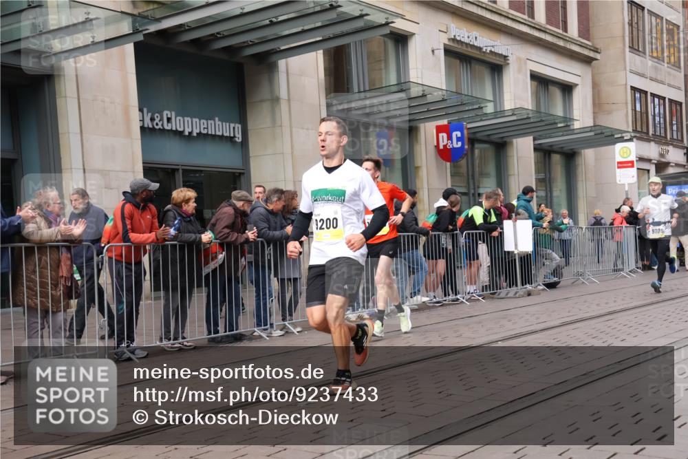 05.10.2025 - 20. swb-Marathon Bremen Strokosch-Dieckow http://msf.ph/oto/9237433 05.10.2025 10:45:28 Ziel 28, 8000, 9200, 9222, 9250, 9285, 9397, 9709, 9876, 9960, 10053, 10090, 10350, 10639, 10682, 10773, 10792, 10823, 11617, 11678, 11745, 28, 8000, 9200, 9222, 9250, 9285, 9397, 9709, 9876, 9960, 10053, 10090, 10350, 10639, 10682, 10773, 10792, 10823, 11617, 11678, 11745 meine-sportfotos.de