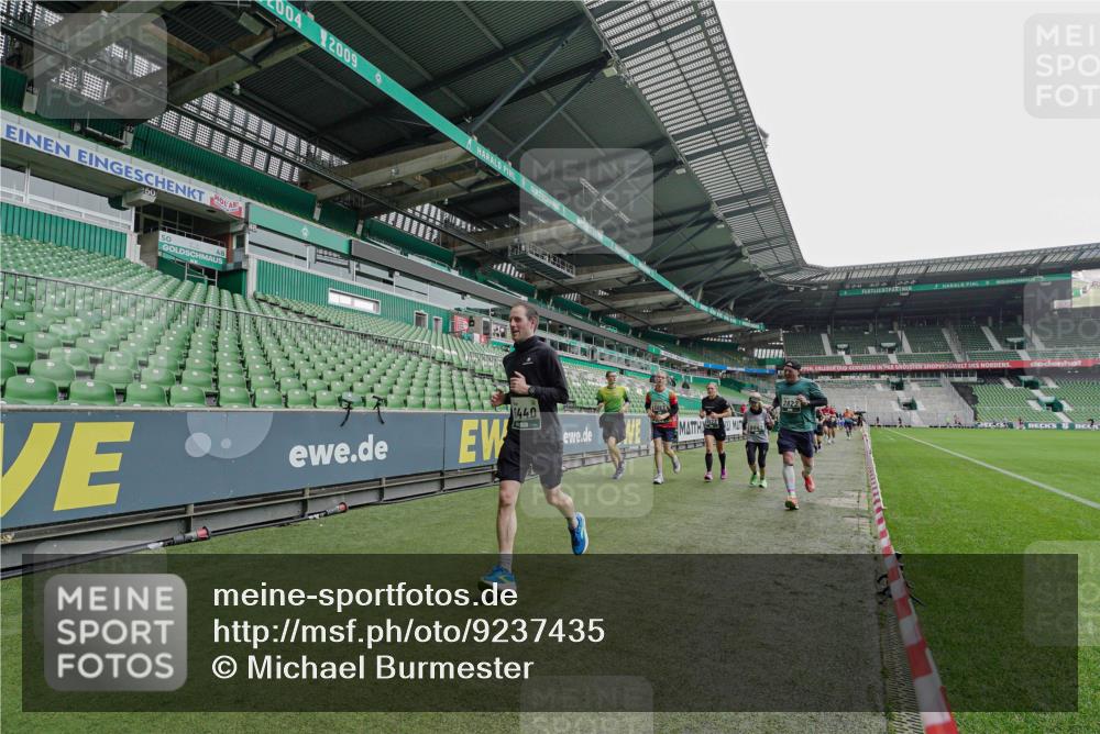 05.10.2025 - 20. swb-Marathon Bremen Michael Burmester http://msf.ph/oto/9237435 05.10.2025 13:00:35 Laufen im Stadion 47, 52, 72, 271, 283, 491, 498, 575, 627, 694, 860, 1017, 1116, 1182, 1423, 1471, 1606, 1806, 1968, 2007, 2446, 2504, 2518, 2609, 2668, 2745, 2806, 2822, 2915, 3040, 3104, 3160, 3169, 3177, 3230, 3237, 3293, 3549, 3604, 3605, 3979, 4034, 4035, 4046, 4181, 4202, 4216, 4502, 4592, 4661, 4788, 4824, 4879, 5011, 5183, 5272, 5329, 5610, 5627, 5663, 5836, 5841, 6027, 6057, 6126, 6208, 6389, 6440, 6523, 6536, 6636, 6674, 6704, 6762, 6881, 7307, 7537, 7598 meine-sportfotos.de