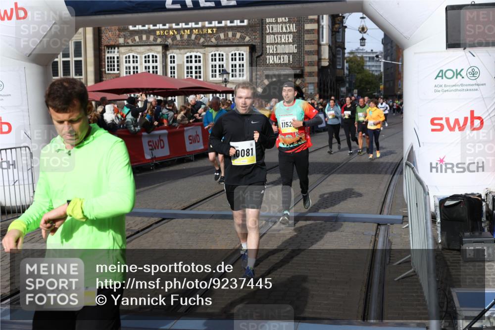 05.10.2025 - 20. swb-Marathon Bremen Yannick Fuchs http://msf.ph/oto/9237445 05.10.2025 11:06:12 Ziel 9355, 9786, 9931, 10081, 10095, 10100, 10101, 10462, 10587, 10597, 10623, 11134, 11231, 11425, 11468, 11525 meine-sportfotos.de