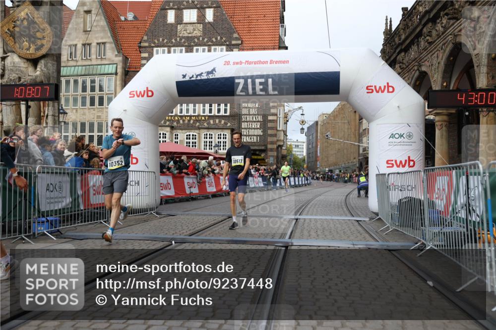 05.10.2025 - 20. swb-Marathon Bremen Yannick Fuchs http://msf.ph/oto/9237448 05.10.2025 10:38:56 Ziel 9341, 10352, 10409, 10517, 10862, 10967, 11132 meine-sportfotos.de