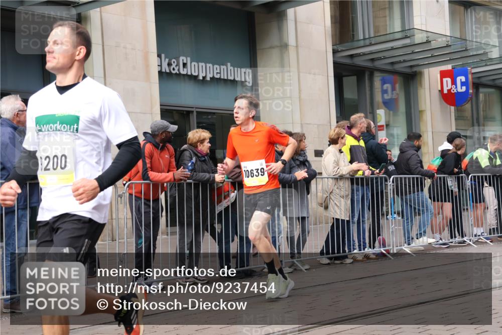 05.10.2025 - 20. swb-Marathon Bremen Strokosch-Dieckow http://msf.ph/oto/9237454 05.10.2025 10:45:28 Ziel 28, 8000, 9200, 9222, 9250, 9285, 9397, 9709, 9876, 9960, 10053, 10090, 10350, 10639, 10682, 10773, 10792, 10823, 11617, 11678, 11745, 28, 8000, 9200, 9222, 9250, 9285, 9397, 9709, 9876, 9960, 10053, 10090, 10350, 10639, 10682, 10773, 10792, 10823, 11617, 11678, 11745 meine-sportfotos.de