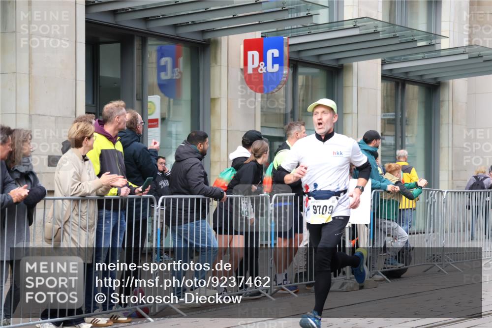 05.10.2025 - 20. swb-Marathon Bremen Strokosch-Dieckow http://msf.ph/oto/9237462 05.10.2025 10:45:29 Ziel 28, 8000, 9200, 9222, 9285, 9397, 9709, 9876, 9960, 10053, 10090, 10350, 10639, 10773, 10792, 10823, 11617, 11678, 11745, 28, 8000, 9200, 9222, 9285, 9397, 9709, 9876, 9960, 10053, 10090, 10350, 10639, 10773, 10792, 10823, 11617, 11678, 11745 meine-sportfotos.de