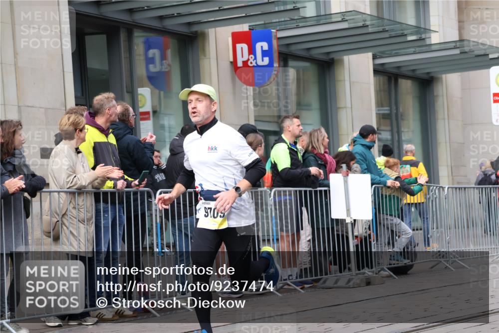 05.10.2025 - 20. swb-Marathon Bremen Strokosch-Dieckow http://msf.ph/oto/9237474 05.10.2025 10:45:29 Ziel 28, 8000, 9200, 9222, 9285, 9397, 9709, 9876, 9960, 10053, 10090, 10350, 10639, 10773, 10792, 10823, 11617, 11678, 11745, 28, 8000, 9200, 9222, 9285, 9397, 9709, 9876, 9960, 10053, 10090, 10350, 10639, 10773, 10792, 10823, 11617, 11678, 11745 meine-sportfotos.de