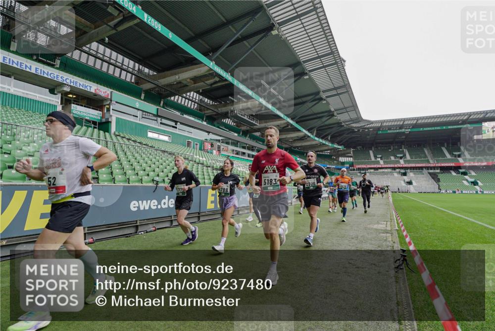 05.10.2025 - 20. swb-Marathon Bremen Michael Burmester http://msf.ph/oto/9237480 05.10.2025 13:00:43 Laufen im Stadion 47, 52, 72, 271, 283, 491, 498, 575, 627, 694, 1017, 1116, 1182, 1273, 1423, 1471, 1606, 1806, 1968, 1973, 1998, 2007, 2196, 2369, 2446, 2504, 2518, 2661, 2668, 2706, 2745, 2806, 2822, 2915, 3040, 3160, 3177, 3237, 3293, 3360, 3549, 3604, 3605, 3979, 4034, 4035, 4046, 4202, 4216, 4263, 4502, 4592, 4661, 4788, 4824, 4879, 5011, 5183, 5272, 5329, 5610, 5627, 5663, 5836, 5841, 6027, 6057, 6208, 6389, 6440, 6523, 6636, 6704, 6762, 6881, 7537, 7598 meine-sportfotos.de