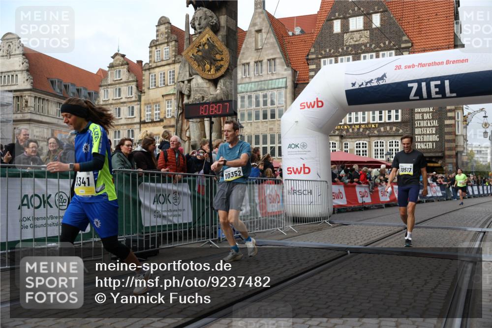 05.10.2025 - 20. swb-Marathon Bremen Yannick Fuchs http://msf.ph/oto/9237482 05.10.2025 10:38:57 Ziel 9341, 10352, 10409, 10517, 10862, 10967, 11132 meine-sportfotos.de