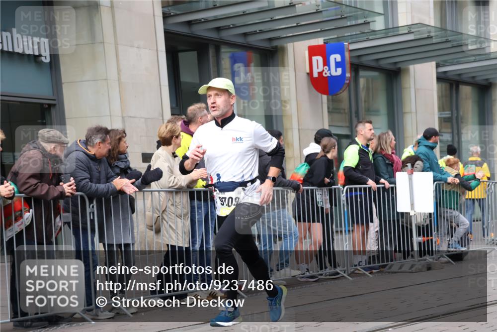 05.10.2025 - 20. swb-Marathon Bremen Strokosch-Dieckow http://msf.ph/oto/9237486 05.10.2025 10:45:29 Ziel 28, 8000, 9200, 9222, 9285, 9397, 9709, 9876, 9960, 10053, 10090, 10350, 10639, 10773, 10792, 10823, 11617, 11678, 11745, 28, 8000, 9200, 9222, 9285, 9397, 9709, 9876, 9960, 10053, 10090, 10350, 10639, 10773, 10792, 10823, 11617, 11678, 11745 meine-sportfotos.de