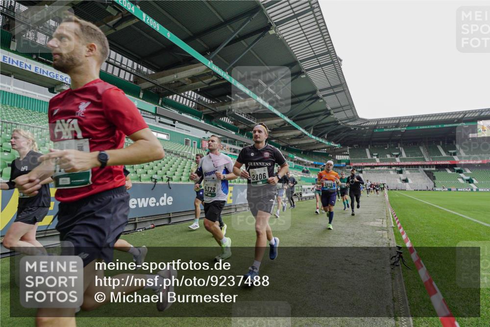 05.10.2025 - 20. swb-Marathon Bremen Michael Burmester http://msf.ph/oto/9237488 05.10.2025 13:00:43 Laufen im Stadion 47, 52, 72, 271, 283, 491, 498, 575, 627, 694, 1017, 1116, 1182, 1273, 1423, 1471, 1606, 1806, 1968, 1973, 1998, 2007, 2196, 2369, 2446, 2504, 2518, 2661, 2668, 2706, 2745, 2806, 2822, 2915, 3040, 3160, 3177, 3237, 3293, 3360, 3549, 3604, 3605, 3979, 4034, 4035, 4046, 4202, 4216, 4263, 4502, 4592, 4661, 4788, 4824, 4879, 5011, 5183, 5272, 5329, 5610, 5627, 5663, 5836, 5841, 6027, 6057, 6208, 6389, 6440, 6523, 6636, 6704, 6762, 6881, 7537, 7598 meine-sportfotos.de