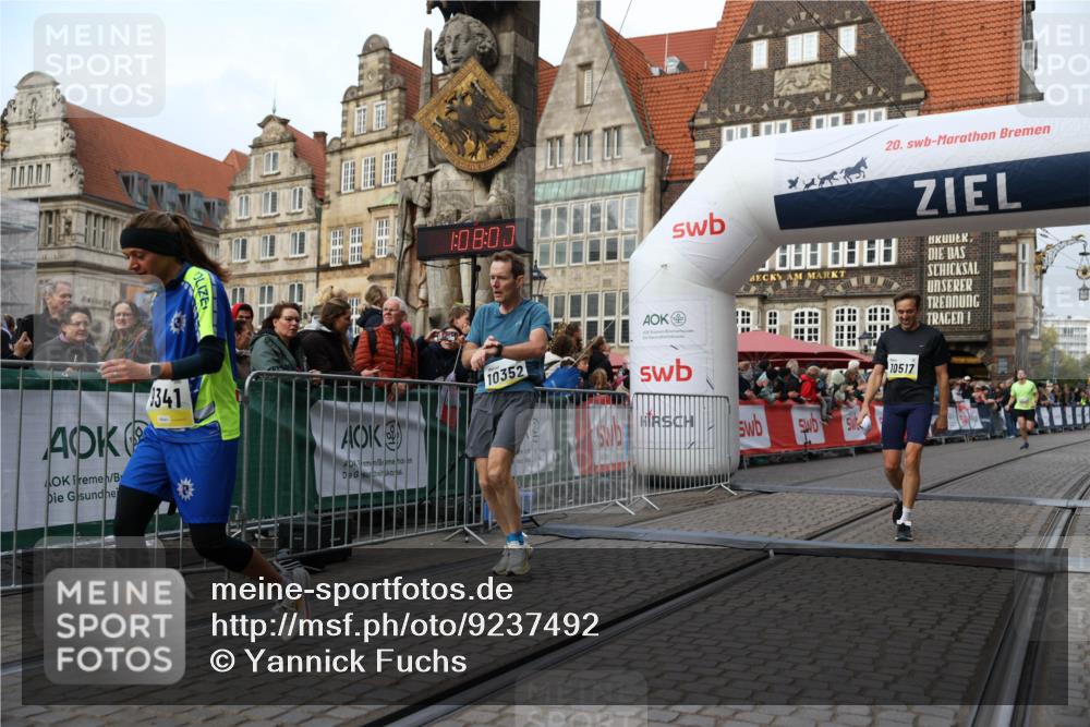 05.10.2025 - 20. swb-Marathon Bremen Yannick Fuchs http://msf.ph/oto/9237492 05.10.2025 10:38:57 Ziel 9341, 10352, 10409, 10517, 10862, 10967, 11132 meine-sportfotos.de