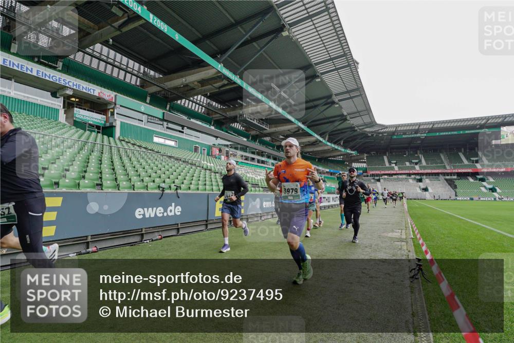 05.10.2025 - 20. swb-Marathon Bremen Michael Burmester http://msf.ph/oto/9237495 05.10.2025 13:00:45 Laufen im Stadion 47, 52, 72, 156, 271, 283, 491, 498, 575, 627, 694, 1017, 1116, 1182, 1273, 1423, 1471, 1606, 1806, 1968, 1973, 1998, 2007, 2196, 2330, 2369, 2446, 2504, 2518, 2661, 2668, 2706, 2745, 2806, 2822, 2915, 3040, 3160, 3177, 3237, 3293, 3360, 3549, 3604, 3605, 3979, 4034, 4035, 4046, 4202, 4216, 4263, 4502, 4592, 4661, 4788, 4879, 5011, 5121, 5183, 5272, 5329, 5610, 5627, 5663, 5836, 5841, 6027, 6057, 6208, 6389, 6440, 6523, 6636, 6704, 6762 meine-sportfotos.de