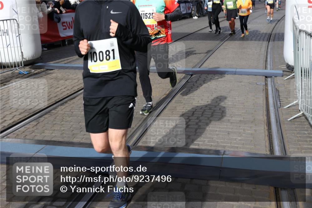 05.10.2025 - 20. swb-Marathon Bremen Yannick Fuchs http://msf.ph/oto/9237496 05.10.2025 11:06:13 Ziel 9355, 9438, 9786, 9931, 10081, 10095, 10100, 10101, 10462, 10587, 10597, 10623, 11134, 11231, 11425, 11468, 11525 meine-sportfotos.de
