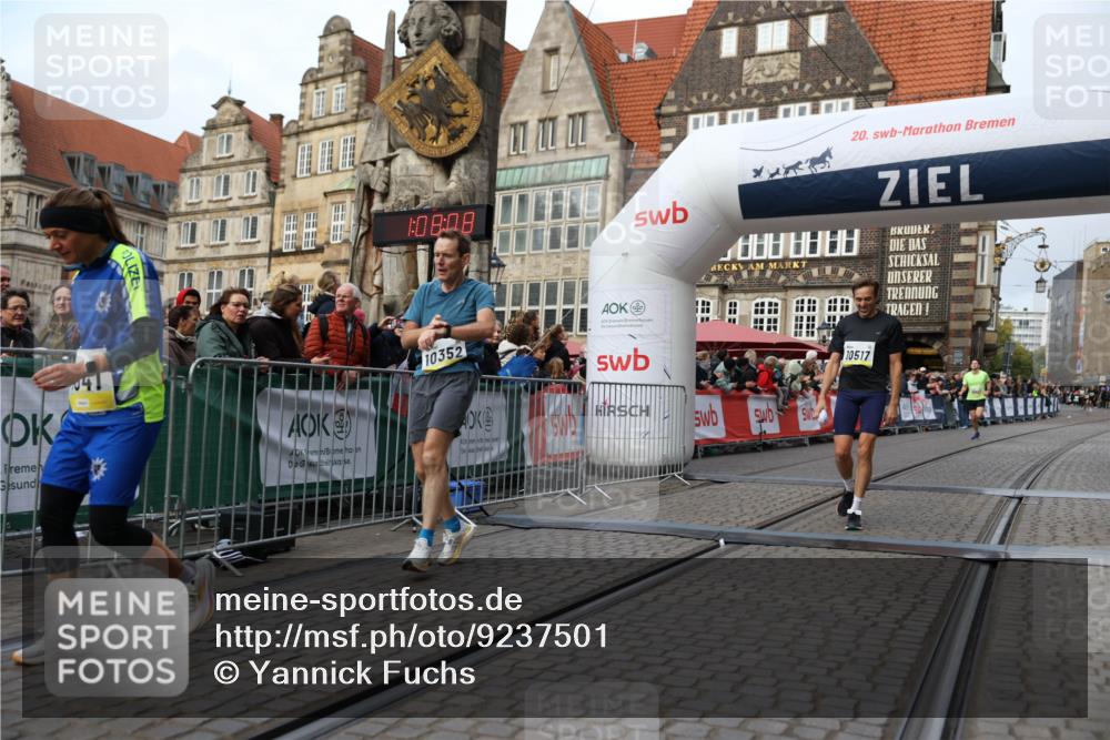05.10.2025 - 20. swb-Marathon Bremen Yannick Fuchs http://msf.ph/oto/9237501 05.10.2025 10:38:57 Ziel 9341, 10352, 10409, 10517, 10862, 10967, 11132 meine-sportfotos.de
