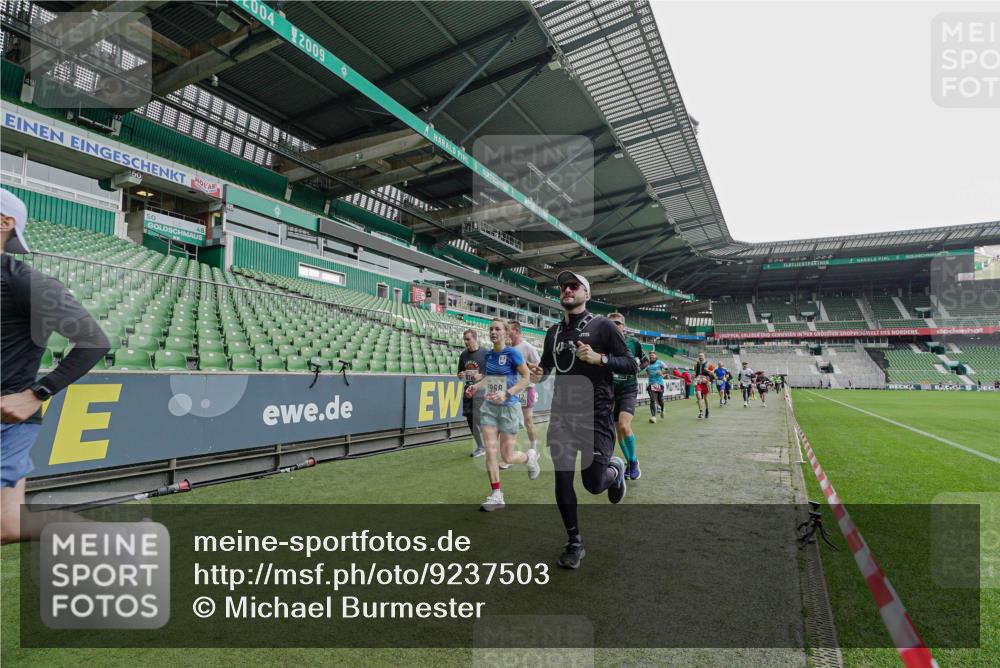 05.10.2025 - 20. swb-Marathon Bremen Michael Burmester http://msf.ph/oto/9237503 05.10.2025 13:00:46 Laufen im Stadion 47, 52, 72, 156, 271, 283, 491, 498, 575, 627, 694, 1017, 1116, 1182, 1273, 1423, 1471, 1606, 1806, 1968, 1973, 1998, 2007, 2196, 2330, 2369, 2446, 2504, 2518, 2661, 2668, 2706, 2745, 2806, 2822, 2915, 3040, 3160, 3177, 3209, 3237, 3293, 3360, 3549, 3604, 3605, 3979, 4034, 4035, 4046, 4202, 4216, 4263, 4502, 4592, 4661, 4788, 4879, 5011, 5121, 5183, 5272, 5329, 5414, 5610, 5627, 5663, 5727, 5836, 5841, 6027, 6057, 6208, 6389, 6440, 6523, 6636, 6704, 6762 meine-sportfotos.de