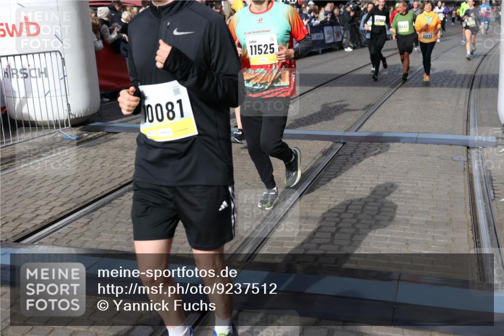 05.10.2025 - 20. swb-Marathon Bremen Yannick Fuchs http://msf.ph/oto/9237512 05.10.2025 11:06:13 Ziel 9355, 9438, 9786, 9931, 10081, 10095, 10100, 10101, 10462, 10587, 10597, 10623, 11134, 11231, 11425, 11468, 11525 meine-sportfotos.de