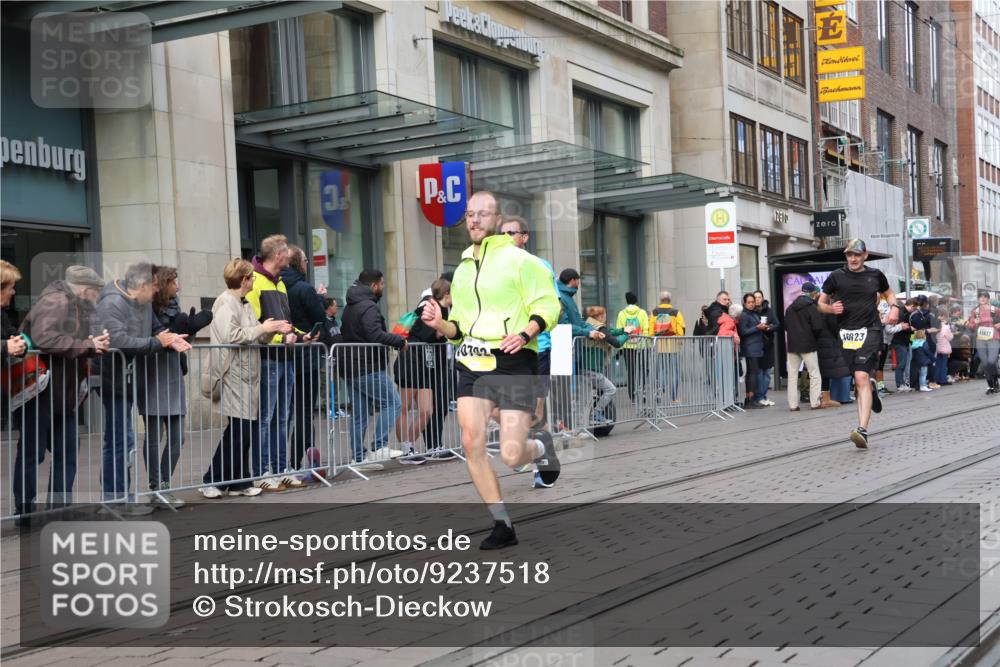 05.10.2025 - 20. swb-Marathon Bremen Strokosch-Dieckow http://msf.ph/oto/9237518 05.10.2025 10:45:31 Ziel 28, 8000, 9200, 9222, 9285, 9397, 9500, 9709, 9876, 9960, 10090, 10350, 10639, 10688, 10773, 10792, 10823, 11513, 11617, 11678, 11745, 28, 8000, 9200, 9222, 9285, 9397, 9500, 9709, 9876, 9960, 10090, 10350, 10639, 10688, 10773, 10792, 10823, 11513, 11617, 11678, 11745 meine-sportfotos.de