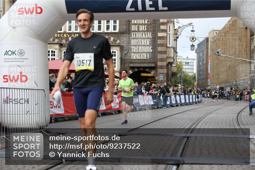 05.10.2025 - 20. swb-Marathon Bremen Yannick Fuchs http://msf.ph/oto/9237522 05.10.2025 10:38:59 Ziel 9341, 10352, 10409, 10517, 10967, 11132 meine-sportfotos.de