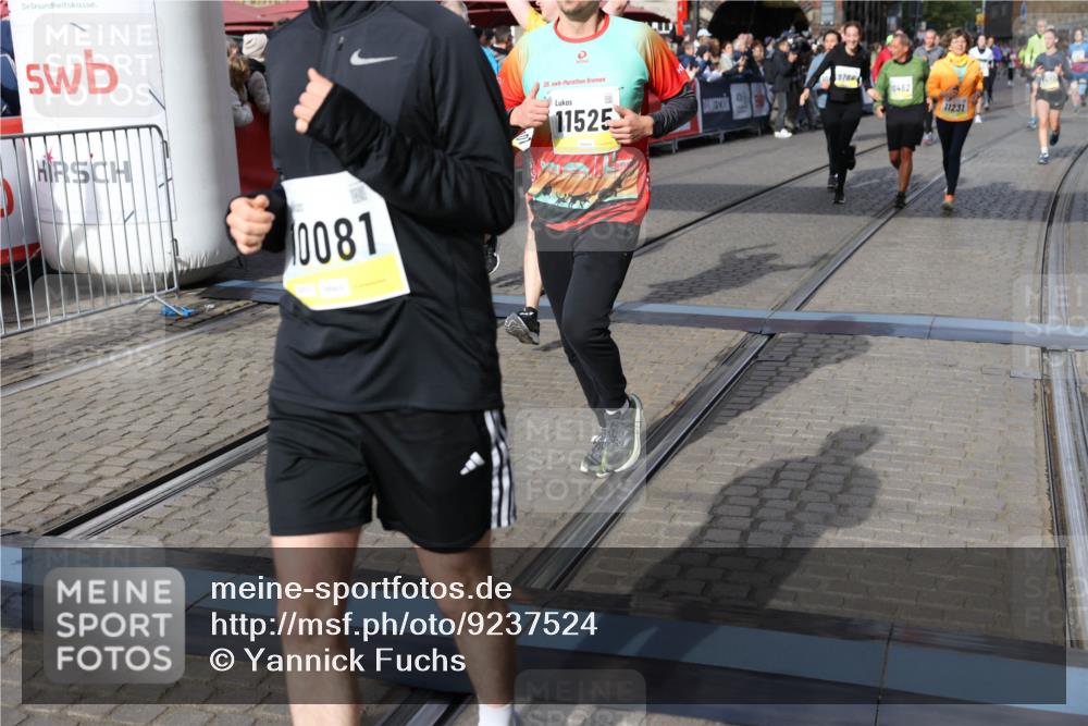 05.10.2025 - 20. swb-Marathon Bremen Yannick Fuchs http://msf.ph/oto/9237524 05.10.2025 11:06:13 Ziel 9355, 9438, 9786, 9931, 10081, 10095, 10100, 10101, 10462, 10587, 10597, 10623, 11134, 11231, 11425, 11468, 11525 meine-sportfotos.de