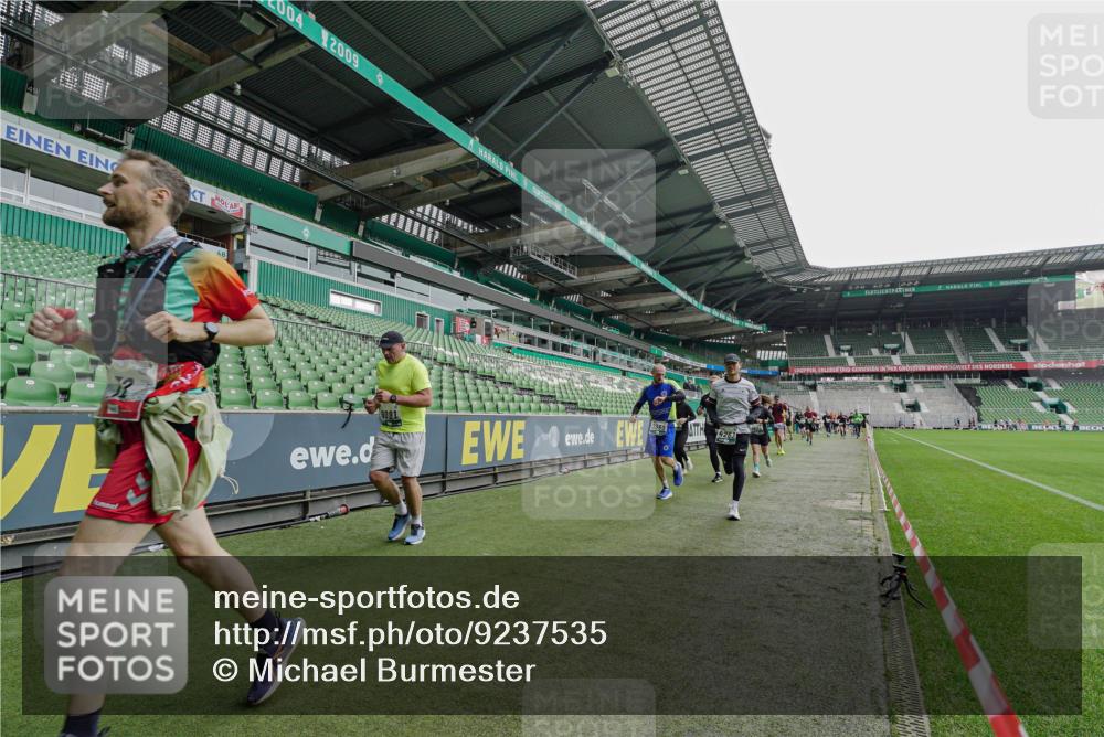 05.10.2025 - 20. swb-Marathon Bremen Michael Burmester http://msf.ph/oto/9237535 05.10.2025 13:00:51 Laufen im Stadion 47, 52, 58, 72, 156, 283, 440, 491, 498, 575, 694, 1017, 1116, 1182, 1238, 1273, 1423, 1471, 1606, 1806, 1968, 1973, 1998, 2007, 2196, 2330, 2369, 2446, 2504, 2518, 2661, 2668, 2706, 2712, 2745, 2806, 2822, 2915, 3040, 3160, 3209, 3237, 3293, 3360, 3604, 3605, 3979, 4034, 4035, 4128, 4202, 4216, 4263, 4502, 4592, 4661, 4788, 4879, 5011, 5048, 5080, 5121, 5183, 5272, 5329, 5414, 5610, 5663, 5727, 5752, 5836, 5841, 6027, 6057, 6389, 6440, 6523, 6636, 6704, 6762, 271, 1806 meine-sportfotos.de