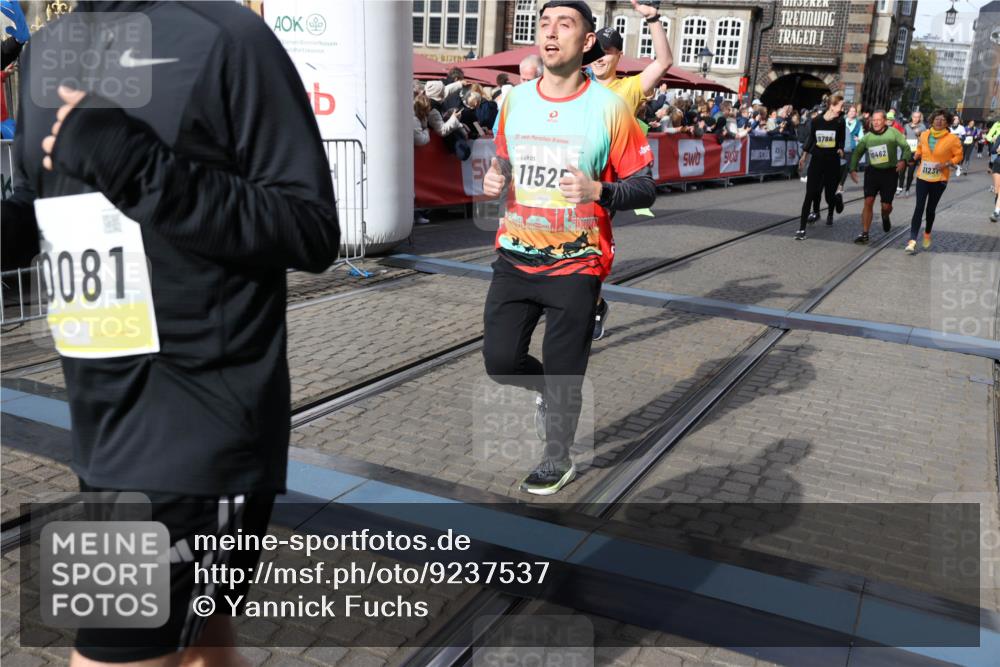 05.10.2025 - 20. swb-Marathon Bremen Yannick Fuchs http://msf.ph/oto/9237537 05.10.2025 11:06:13 Ziel 9355, 9438, 9786, 9931, 10081, 10095, 10100, 10101, 10462, 10587, 10597, 10623, 11134, 11231, 11425, 11468, 11525 meine-sportfotos.de