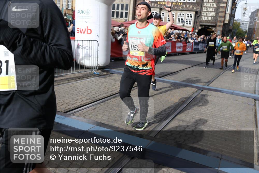 05.10.2025 - 20. swb-Marathon Bremen Yannick Fuchs http://msf.ph/oto/9237546 05.10.2025 11:06:13 Ziel 9355, 9438, 9786, 9931, 10081, 10095, 10100, 10101, 10462, 10587, 10597, 10623, 11134, 11231, 11425, 11468, 11525 meine-sportfotos.de