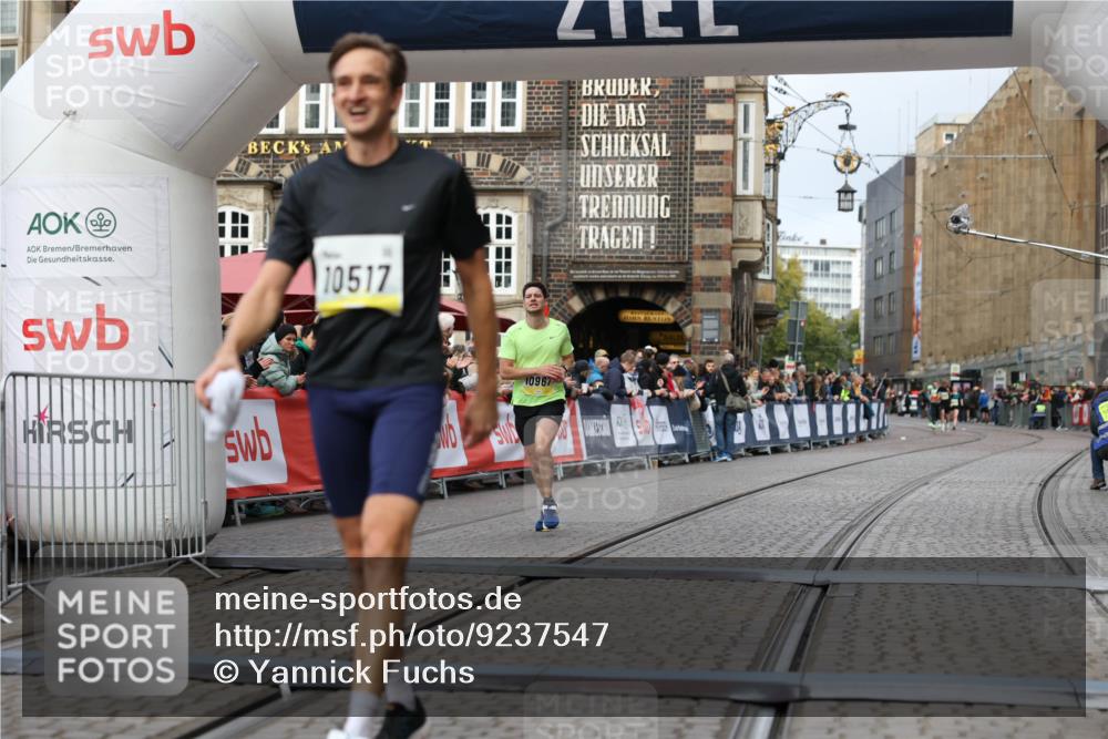 05.10.2025 - 20. swb-Marathon Bremen Yannick Fuchs http://msf.ph/oto/9237547 05.10.2025 10:38:59 Ziel 9341, 10352, 10409, 10517, 10967, 11132 meine-sportfotos.de