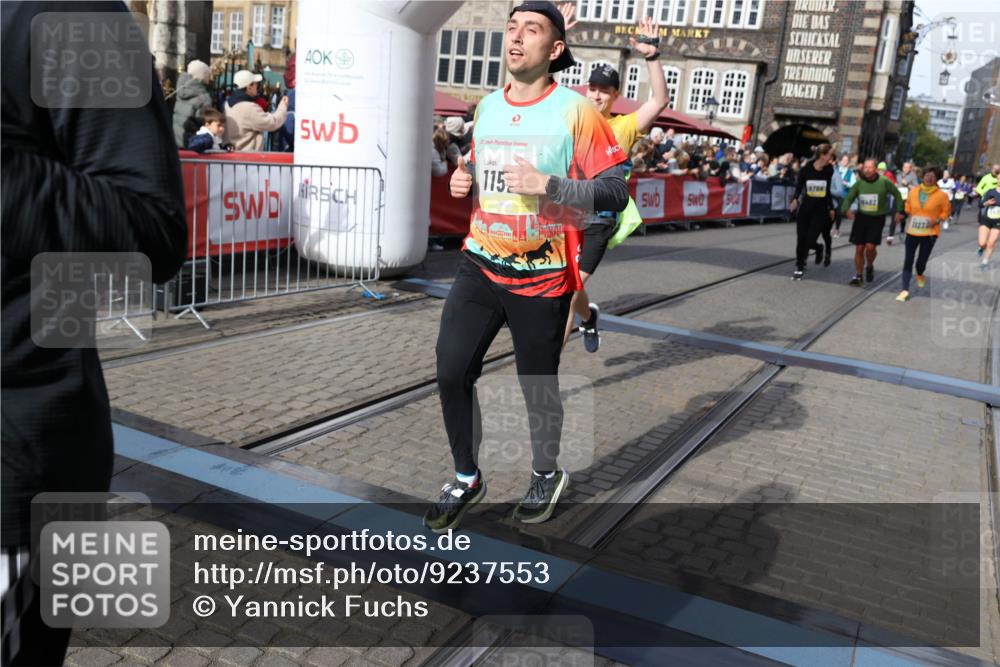 05.10.2025 - 20. swb-Marathon Bremen Yannick Fuchs http://msf.ph/oto/9237553 05.10.2025 11:06:13 Ziel 9355, 9438, 9786, 9931, 10081, 10095, 10100, 10101, 10462, 10587, 10597, 10623, 11134, 11231, 11425, 11468, 11525 meine-sportfotos.de