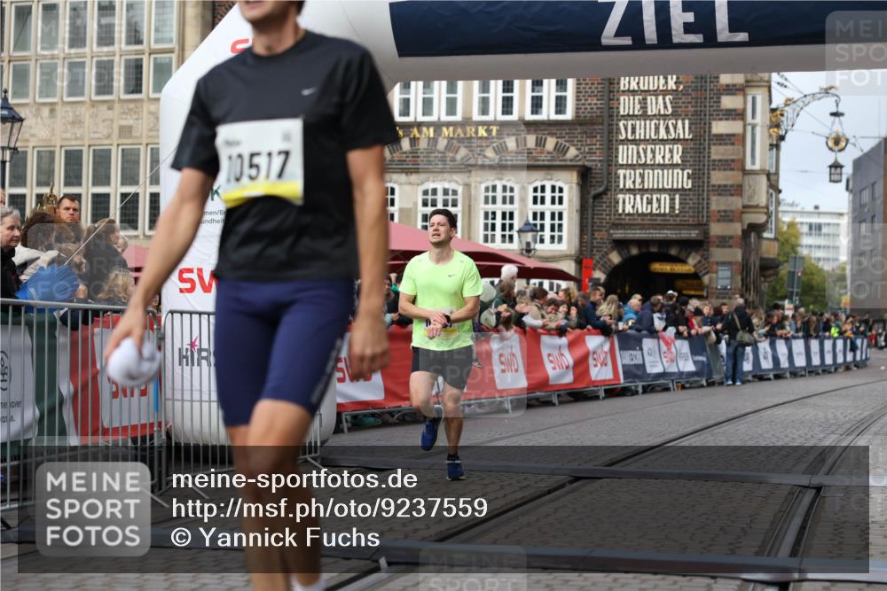 05.10.2025 - 20. swb-Marathon Bremen Yannick Fuchs http://msf.ph/oto/9237559 05.10.2025 10:39:00 Ziel 9341, 10352, 10517, 10967 meine-sportfotos.de