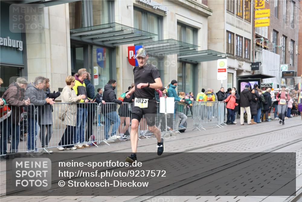 05.10.2025 - 20. swb-Marathon Bremen Strokosch-Dieckow http://msf.ph/oto/9237572 05.10.2025 10:45:33 Ziel 28, 9285, 9397, 9500, 9709, 9876, 9960, 10090, 10350, 10639, 10688, 10773, 10792, 10823, 11074, 11513, 11617, 28, 9285, 9397, 9500, 9709, 9876, 9960, 10090, 10350, 10639, 10688, 10773, 10792, 10823, 11074, 11513, 11617 meine-sportfotos.de