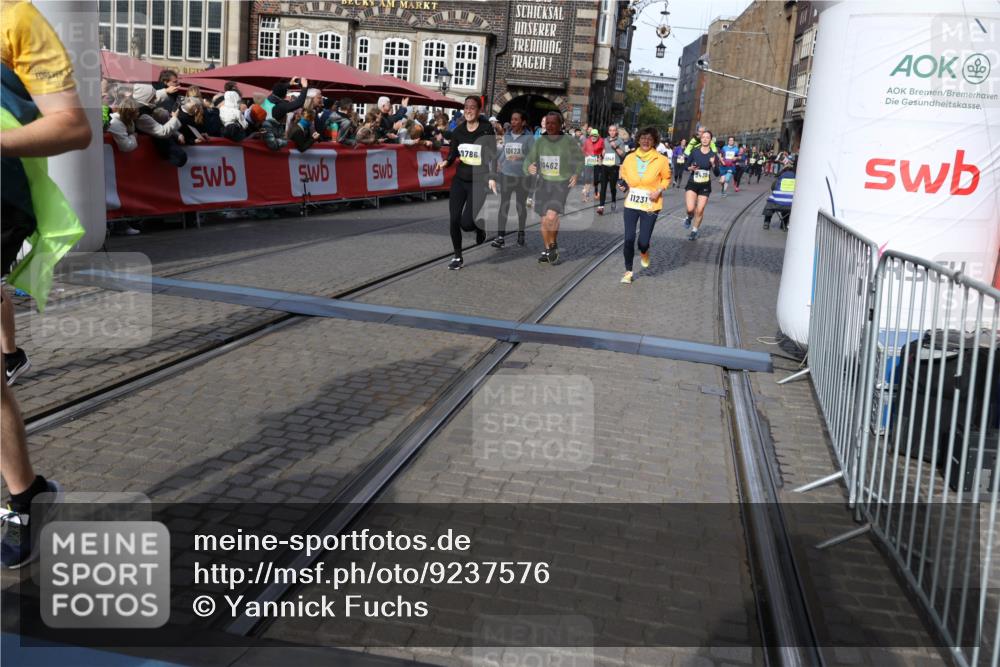 05.10.2025 - 20. swb-Marathon Bremen Yannick Fuchs http://msf.ph/oto/9237576 05.10.2025 11:06:14 Ziel 9355, 9438, 9786, 9931, 10081, 10095, 10100, 10101, 10192, 10462, 10587, 10597, 10623, 11134, 11231, 11468, 11525 meine-sportfotos.de