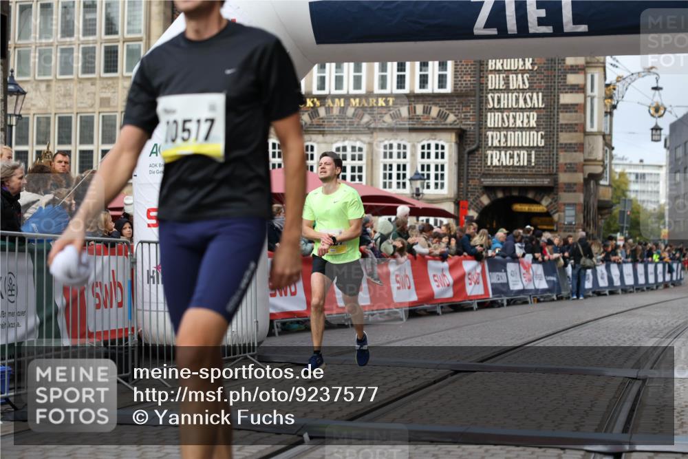 05.10.2025 - 20. swb-Marathon Bremen Yannick Fuchs http://msf.ph/oto/9237577 05.10.2025 10:39:00 Ziel 9341, 10352, 10517, 10967 meine-sportfotos.de