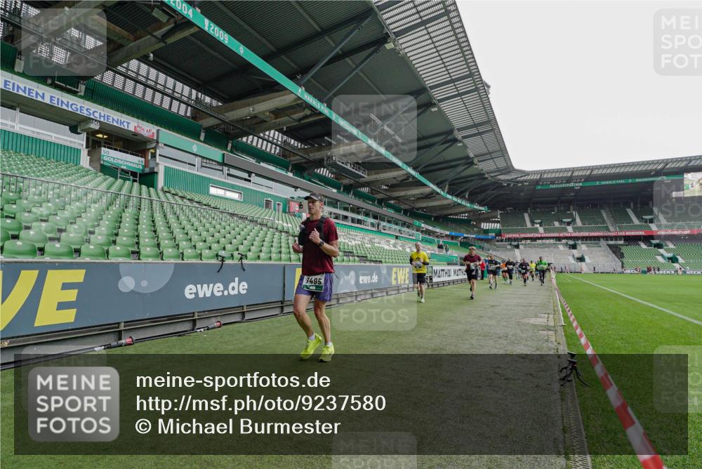 05.10.2025 - 20. swb-Marathon Bremen Michael Burmester http://msf.ph/oto/9237580 05.10.2025 13:00:56 Laufen im Stadion 47, 52, 58, 72, 156, 283, 440, 488, 498, 575, 694, 1017, 1082, 1116, 1182, 1238, 1273, 1423, 1471, 1968, 1973, 1998, 2007, 2196, 2235, 2330, 2369, 2446, 2504, 2518, 2661, 2668, 2706, 2712, 2745, 2806, 2822, 2995, 3040, 3160, 3209, 3237, 3293, 3360, 3604, 3605, 3979, 4034, 4035, 4128, 4202, 4216, 4263, 4502, 4661, 4788, 5011, 5048, 5080, 5121, 5183, 5272, 5329, 5414, 5610, 5663, 5727, 5752, 5836, 5841, 5985, 6027, 6057, 6082, 6440, 6523, 6704, 271, 491, 1606, 1806, 2518, 2915 meine-sportfotos.de